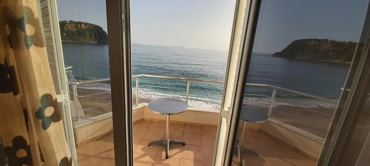 Magic Ionian Apartments & Rooms Himare