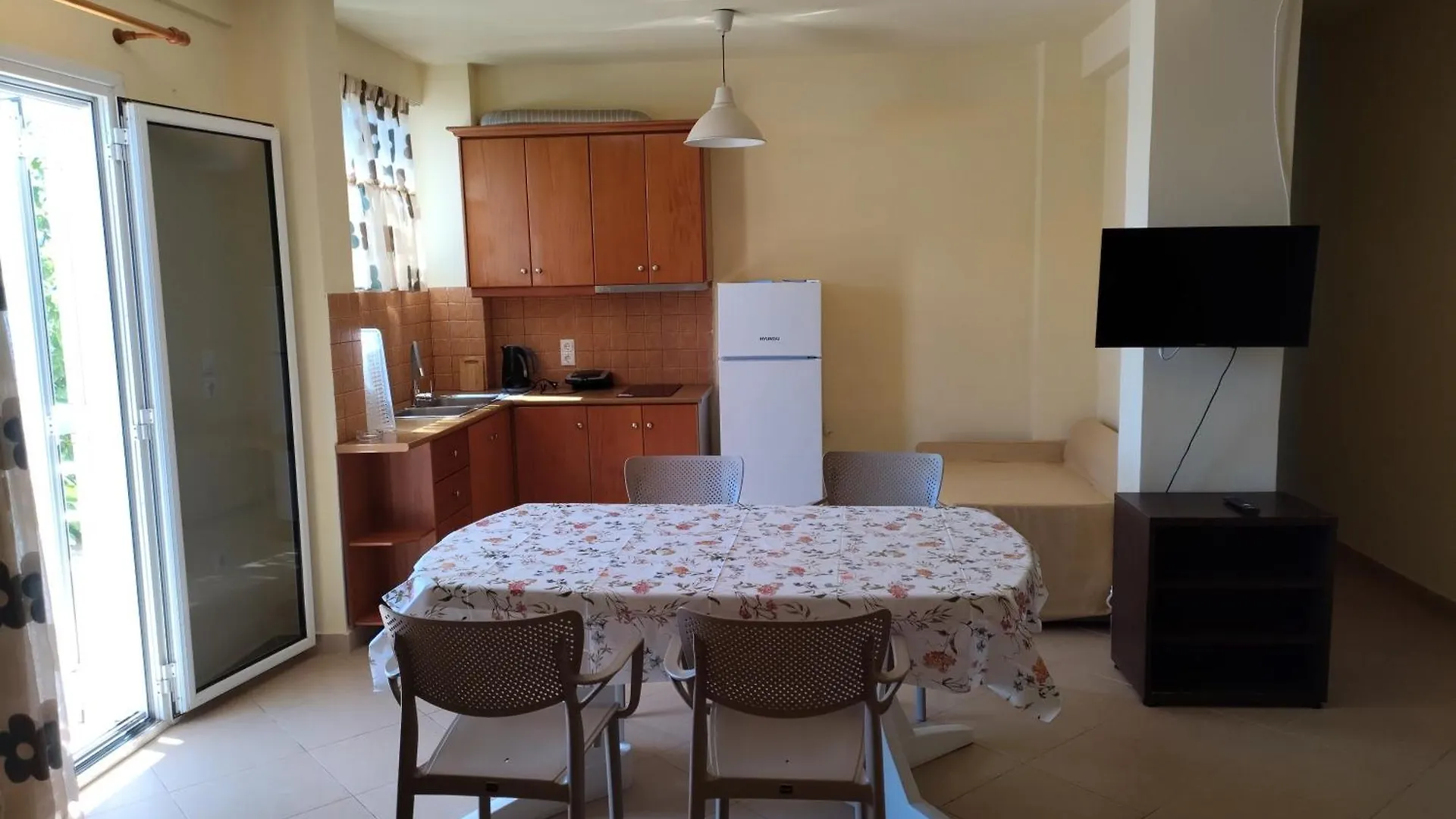 Magic Ionian Apartments & Rooms Himarë Arnavutluk