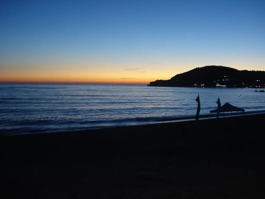 Magic Ionian Apartments & Rooms Himare 0*,  Albanië