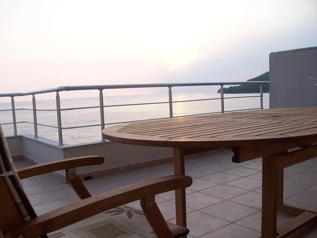Magic Ionian Apartments & Rooms Himare Gasthuis