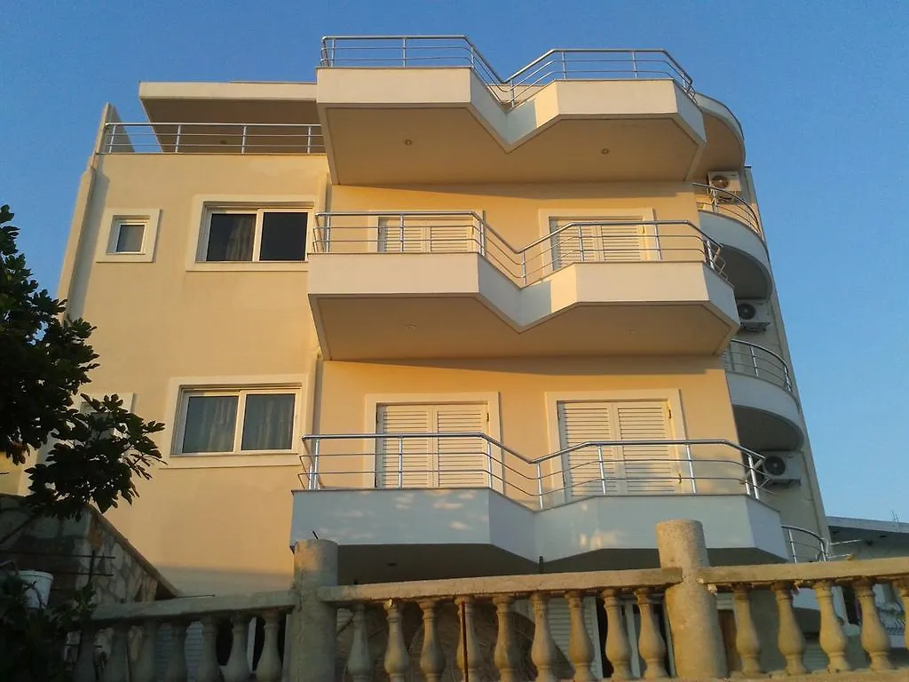 Magic Ionian Apartments & Rooms Himare 0*,  Albanië
