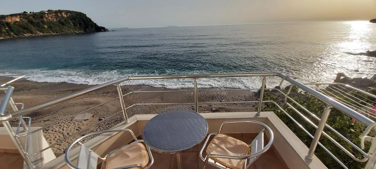 Magic Ionian Apartments & Rooms Himare Guest house