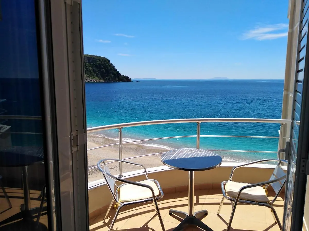 Magic Ionian Apartments & Rooms Himare Guest house