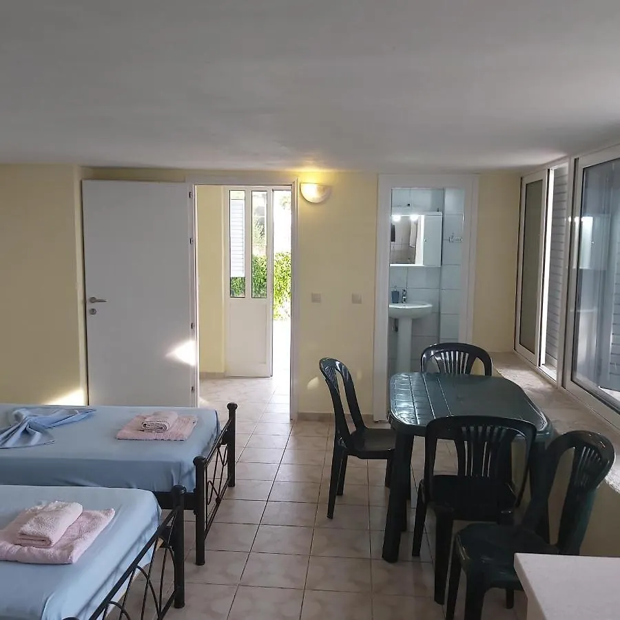 Magic Ionian Apartments & Rooms Himare Guest house